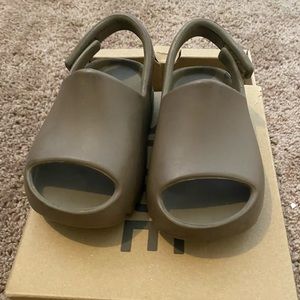 Toddler yeezy slides